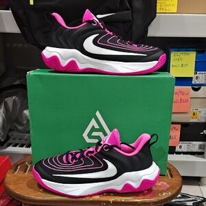 Nike Giannis Immortality 4 'Laser Fuchsia Black' (GS)